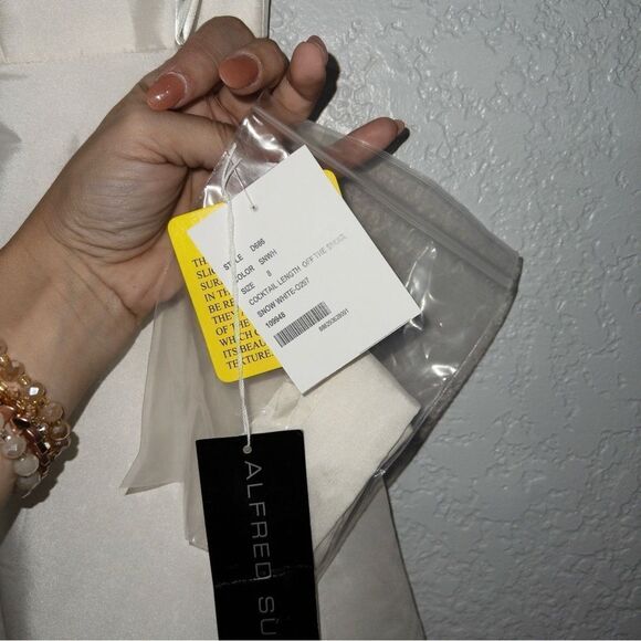 NWT Alfred Sung Snow White Off The Shoulder Cocktail Dress Size 8 - Picture 2 of 6